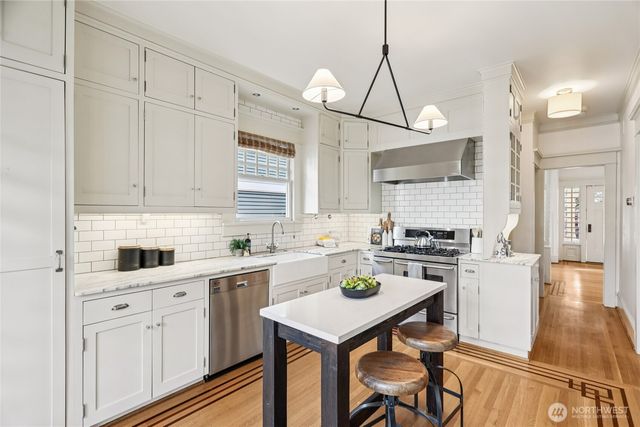 1119 19th Avenue E, Seattle, WA 98112