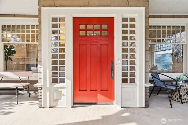 1119 19th Avenue E, Seattle, WA 98112