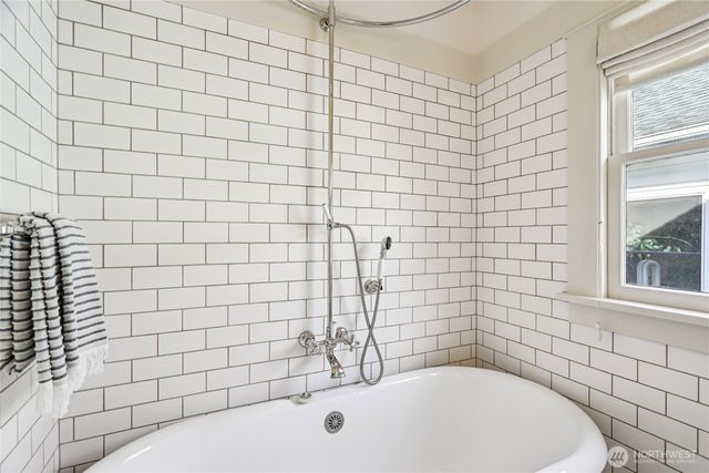 1119 19th Avenue E, Seattle, WA 98112