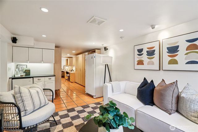 1119 19th Avenue E, Seattle, WA 98112