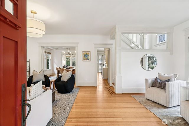 1119 19th Avenue E, Seattle, WA 98112