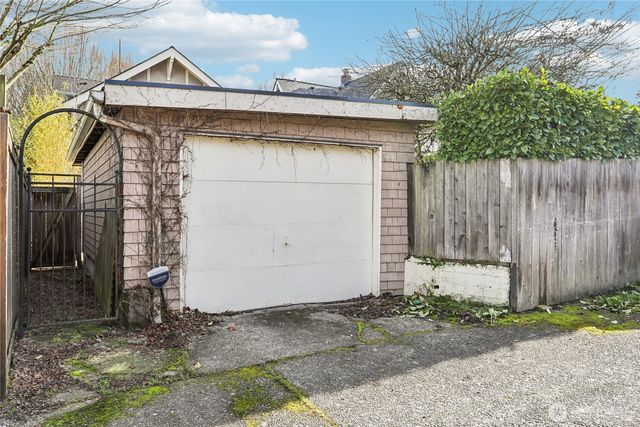 1119 19th Avenue E, Seattle, WA 98112