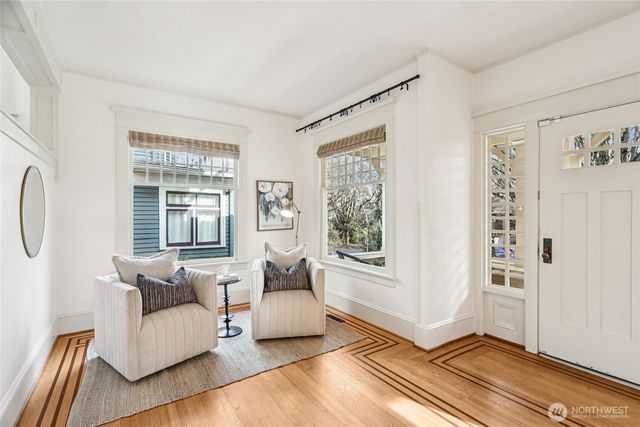 1119 19th Avenue E, Seattle, WA 98112