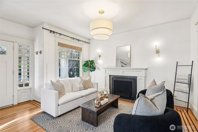 1119 19th Avenue E, Seattle, WA 98112