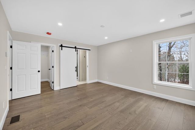 335 Raymond Road, Chester, NH 03036