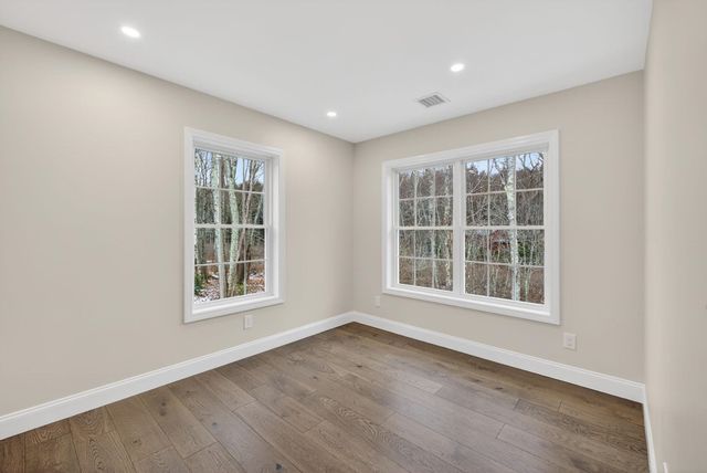 335 Raymond Road, Chester, NH 03036