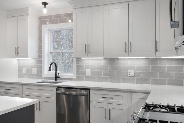 335 Raymond Road, Chester, NH 03036