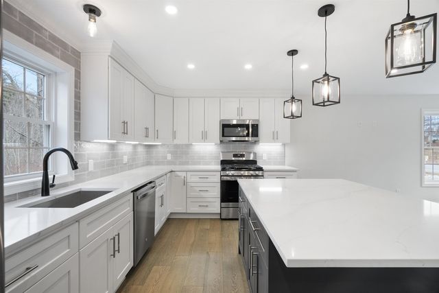 335 Raymond Road, Chester, NH 03036