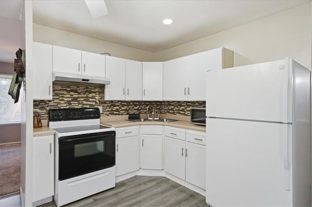 9220 McKinley Street, Kansas City, MO 64138