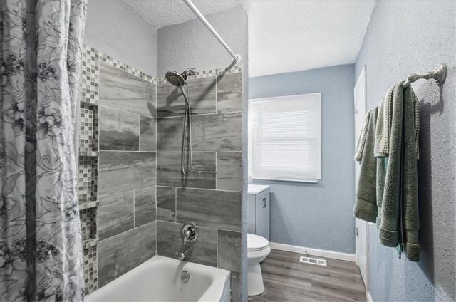 9220 McKinley Street, Kansas City, MO 64138