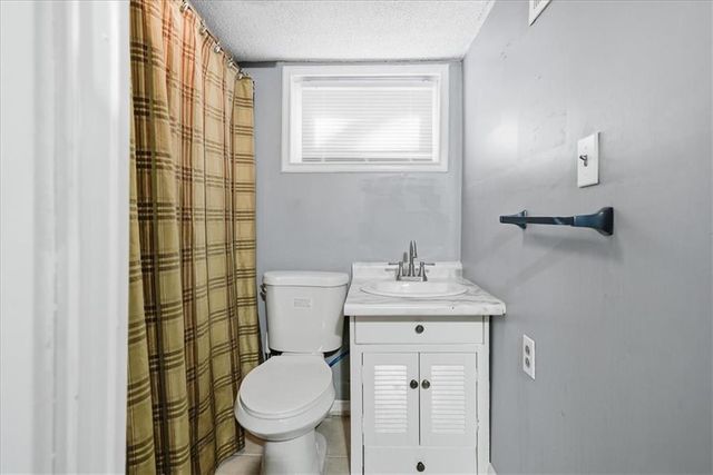 9220 McKinley Street, Kansas City, MO 64138