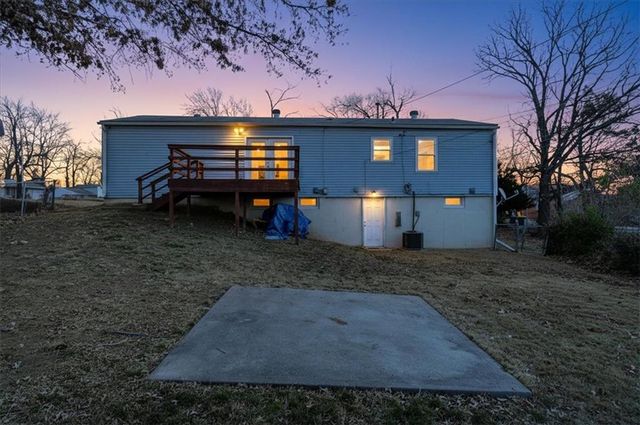 9220 McKinley Street, Kansas City, MO 64138