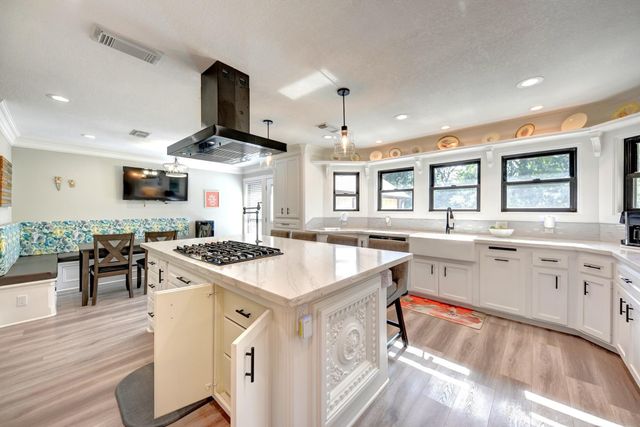 1950 Country Club Road, Brenham, TX 77833