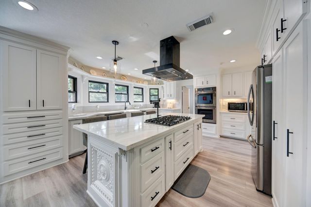 1950 Country Club Road, Brenham, TX 77833