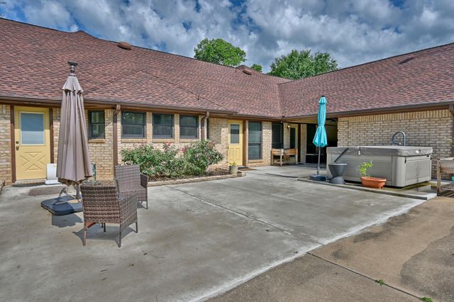 1950 Country Club Road, Brenham, TX 77833