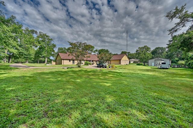 1950 Country Club Road, Brenham, TX 77833