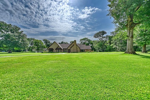 1950 Country Club Road, Brenham, TX 77833