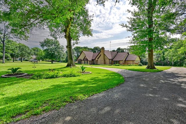 1950 Country Club Road, Brenham, TX 77833