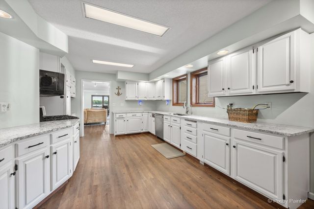287 Holiday Drive, Lake Holiday, IL 60552