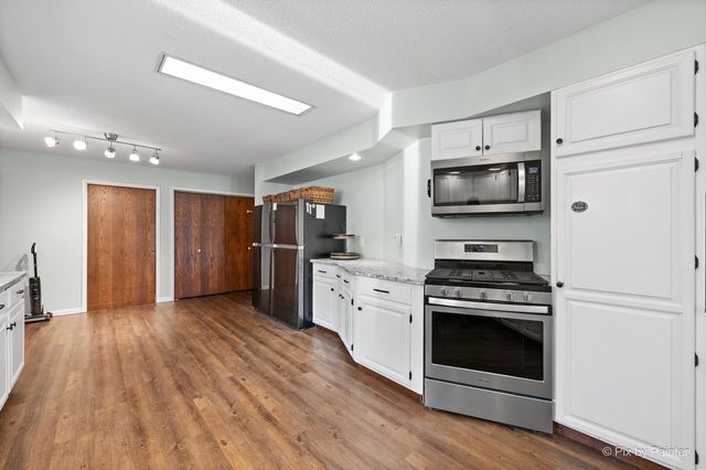 287 Holiday Drive, Lake Holiday, IL 60552