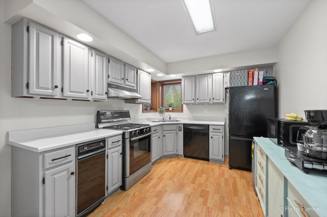 287 Holiday Drive, Lake Holiday, IL 60552