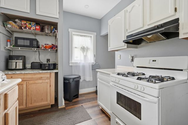 1532 11th Avenue, East Moline, IL 61244