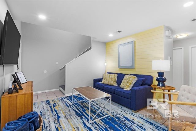 507 W Beach Boulevard 204, Gulf Shores, AL 36542