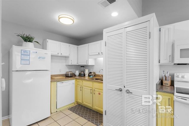 507 W Beach Boulevard 204, Gulf Shores, AL 36542