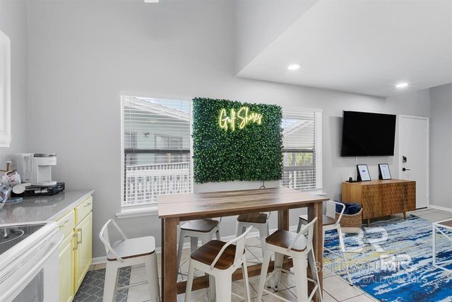 507 W Beach Boulevard 204, Gulf Shores, AL 36542