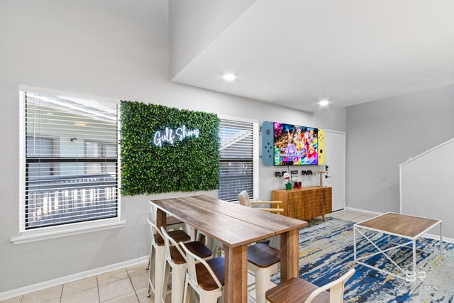 507 W Beach Boulevard 204, Gulf Shores, AL 36542