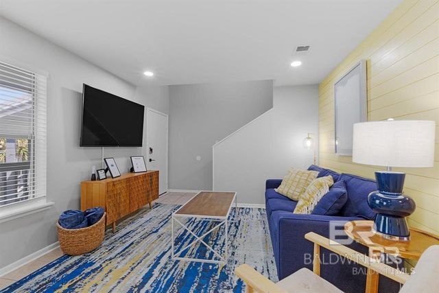 507 W Beach Boulevard 204, Gulf Shores, AL 36542