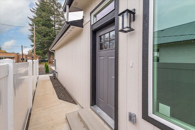 11704 E VALLEYWAY Ave, Spokane Valley, WA 99206