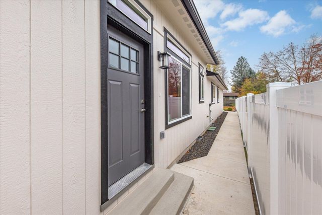 11704 E VALLEYWAY Ave, Spokane Valley, WA 99206