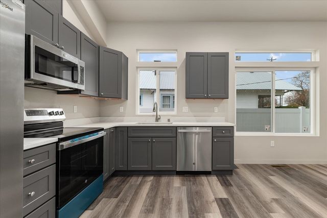 11704 E VALLEYWAY Ave, Spokane Valley, WA 99206