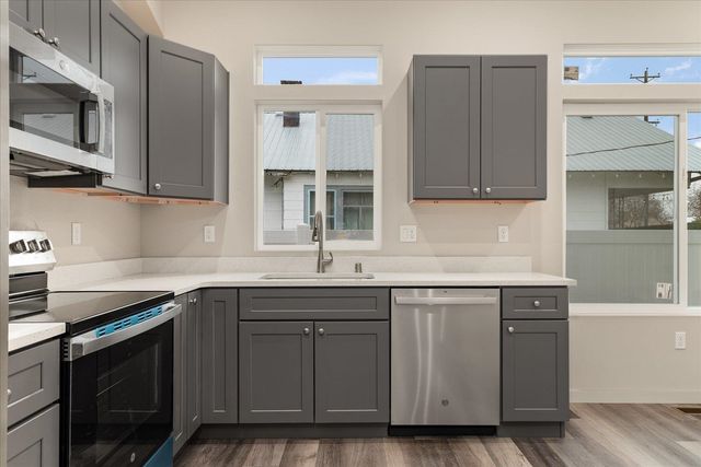 11704 E VALLEYWAY Ave, Spokane Valley, WA 99206