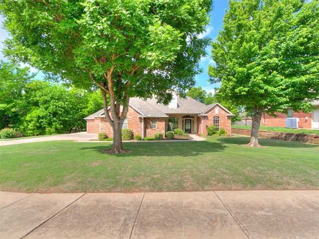 3201 Amberwood Court, Edmond, OK 73003