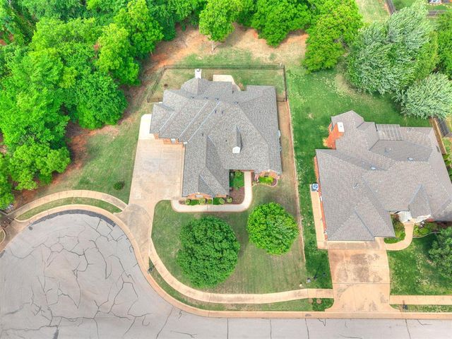 3201 Amberwood Court, Edmond, OK 73003