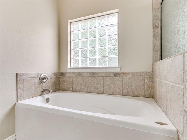 3201 Amberwood Court, Edmond, OK 73003