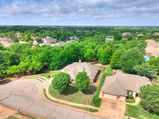 3201 Amberwood Court, Edmond, OK 73003