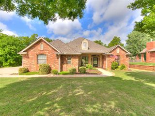3201 Amberwood Court, Edmond, OK 73003