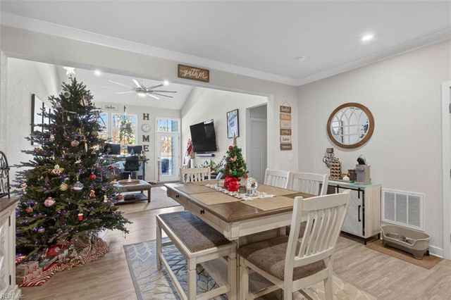 1748 Barkadeer CV, Chesapeake, VA 23323