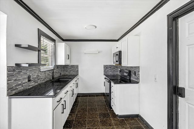 716 Heathcliff Drive, Everman, TX 76140