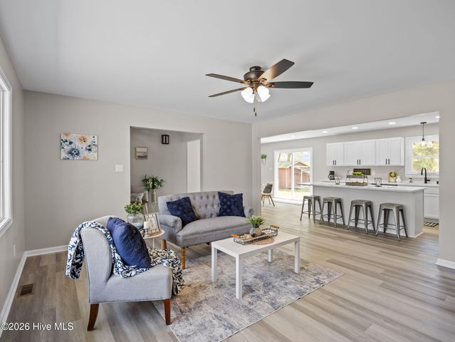 412 Crows Nest Lane, Sneads Ferry, NC 28460