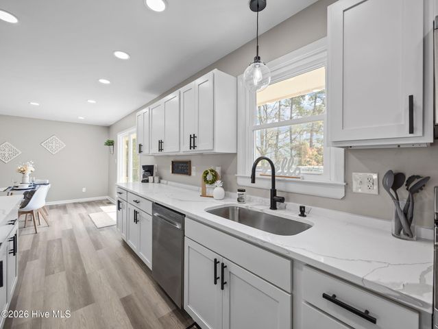 412 Crows Nest Lane, Sneads Ferry, NC 28460