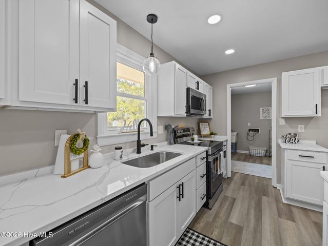 412 Crows Nest Lane, Sneads Ferry, NC 28460