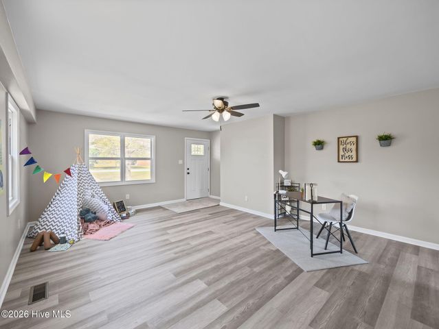 412 Crows Nest Lane, Sneads Ferry, NC 28460