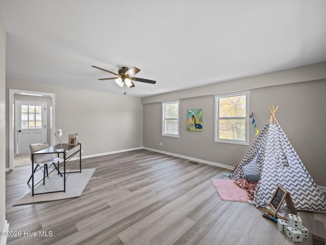 412 Crows Nest Lane, Sneads Ferry, NC 28460