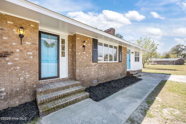 412 Crows Nest Lane, Sneads Ferry, NC 28460