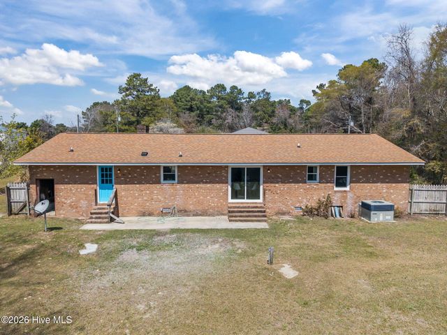 412 Crows Nest Lane, Sneads Ferry, NC 28460