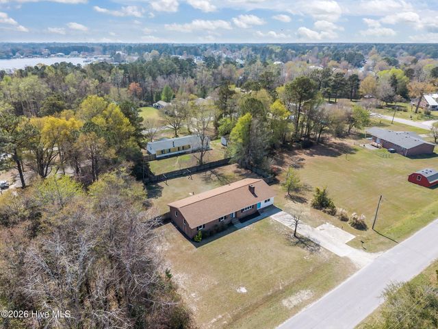 412 Crows Nest Lane, Sneads Ferry, NC 28460